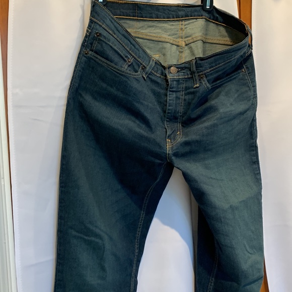 Levi's 514 Straight Leg 34 X 30 Jeans. Like new! - Picture 4 of 5